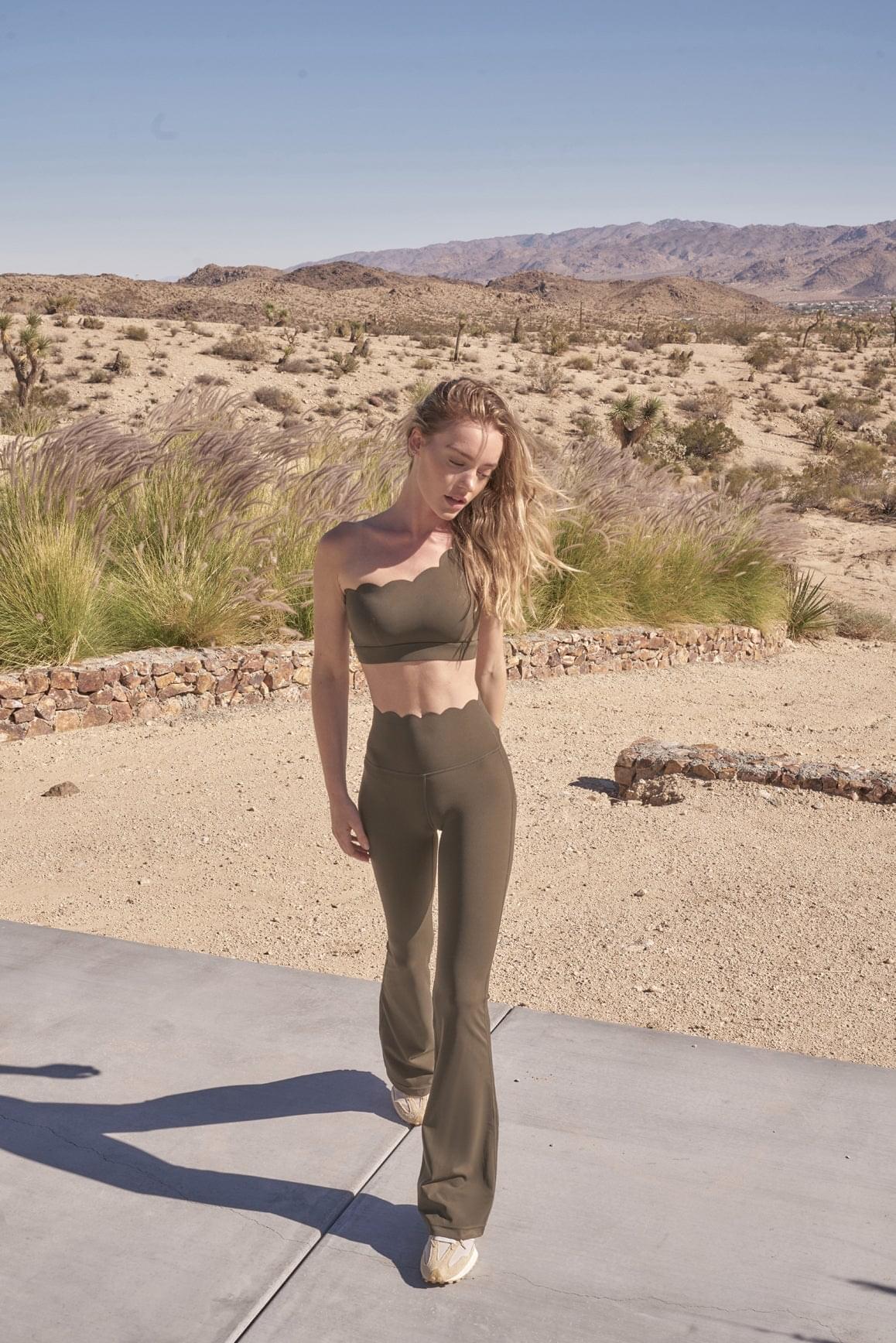 Dynamic One Shoulder Sports Bra & High-Waist Flare Legging
