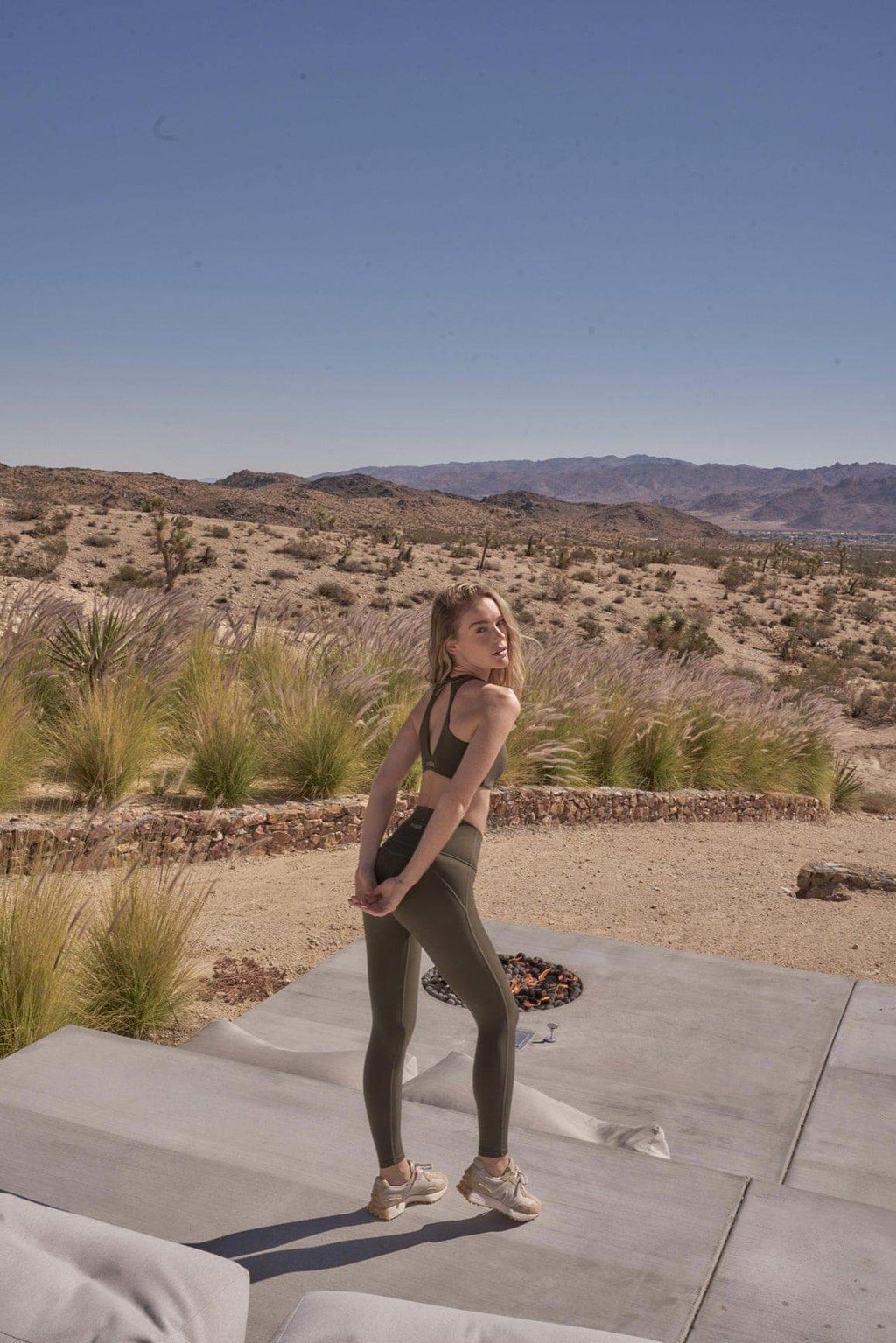 Wiskii Ruched Sports Bra & V-waist Yoga Legging