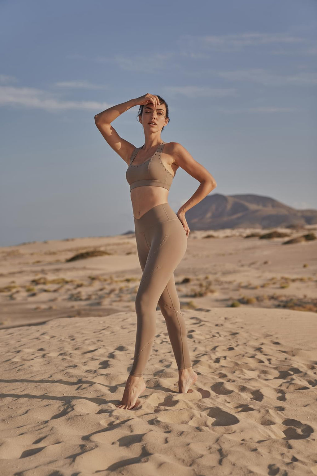 Racerback Laser Cut Sports Bra & V-waist Laser Cut Sports Legging