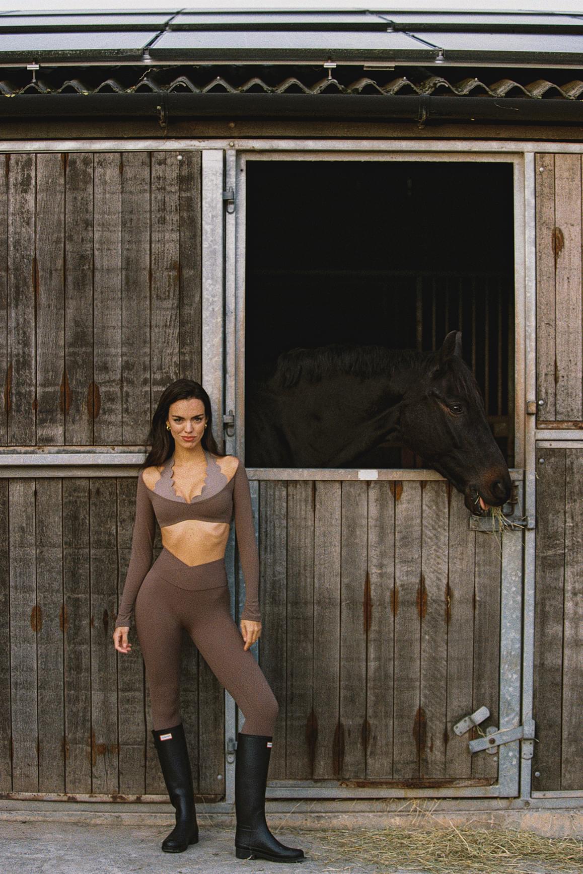 Long Sleeve Scallop Colorblock Crop Top