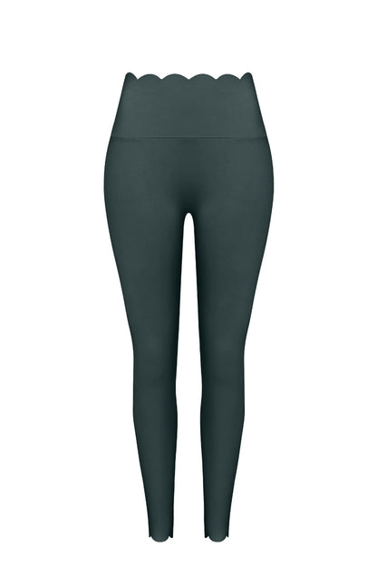 High-Waist Scallop Scrunch Legging