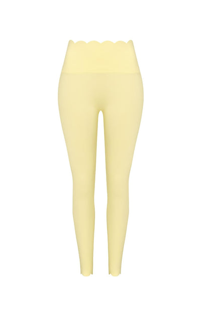 High-Waist Scallop Scrunch Legging