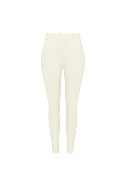 High-Waist Scallop Scrunch Legging